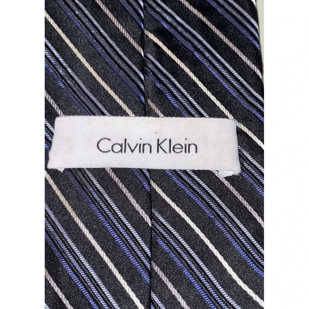 Calvin‎ Klein Men's necktie 100% Silk Blue/Black/White Striped 58
